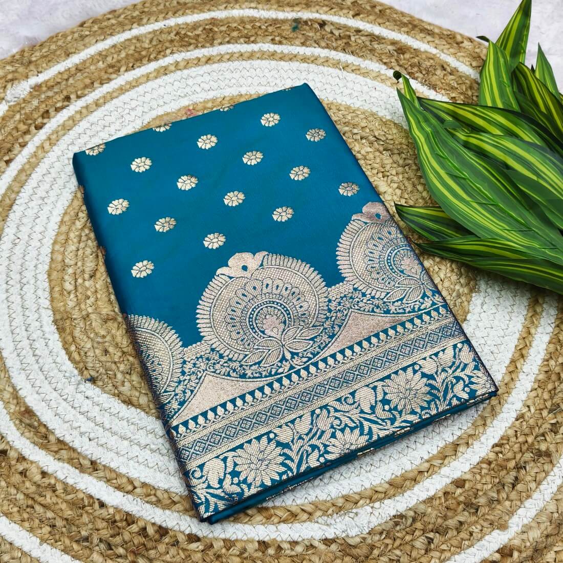 Appealing Rama Pure Zari Weaving Banarasi Silk Saree With Flameboyant ...