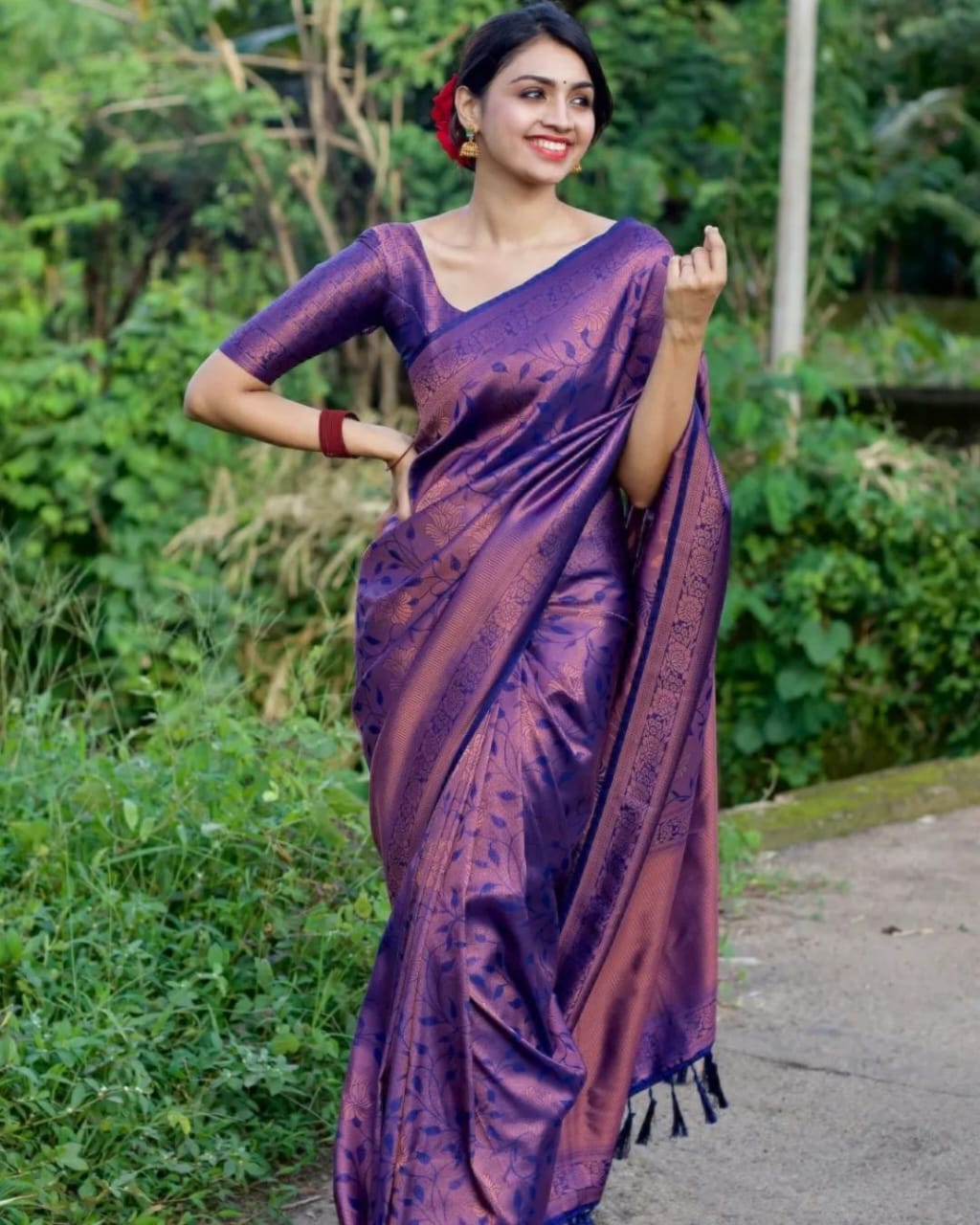 Groovy Navy Blue Soft Banarasi Silk Saree With Evocative Blouse Piece