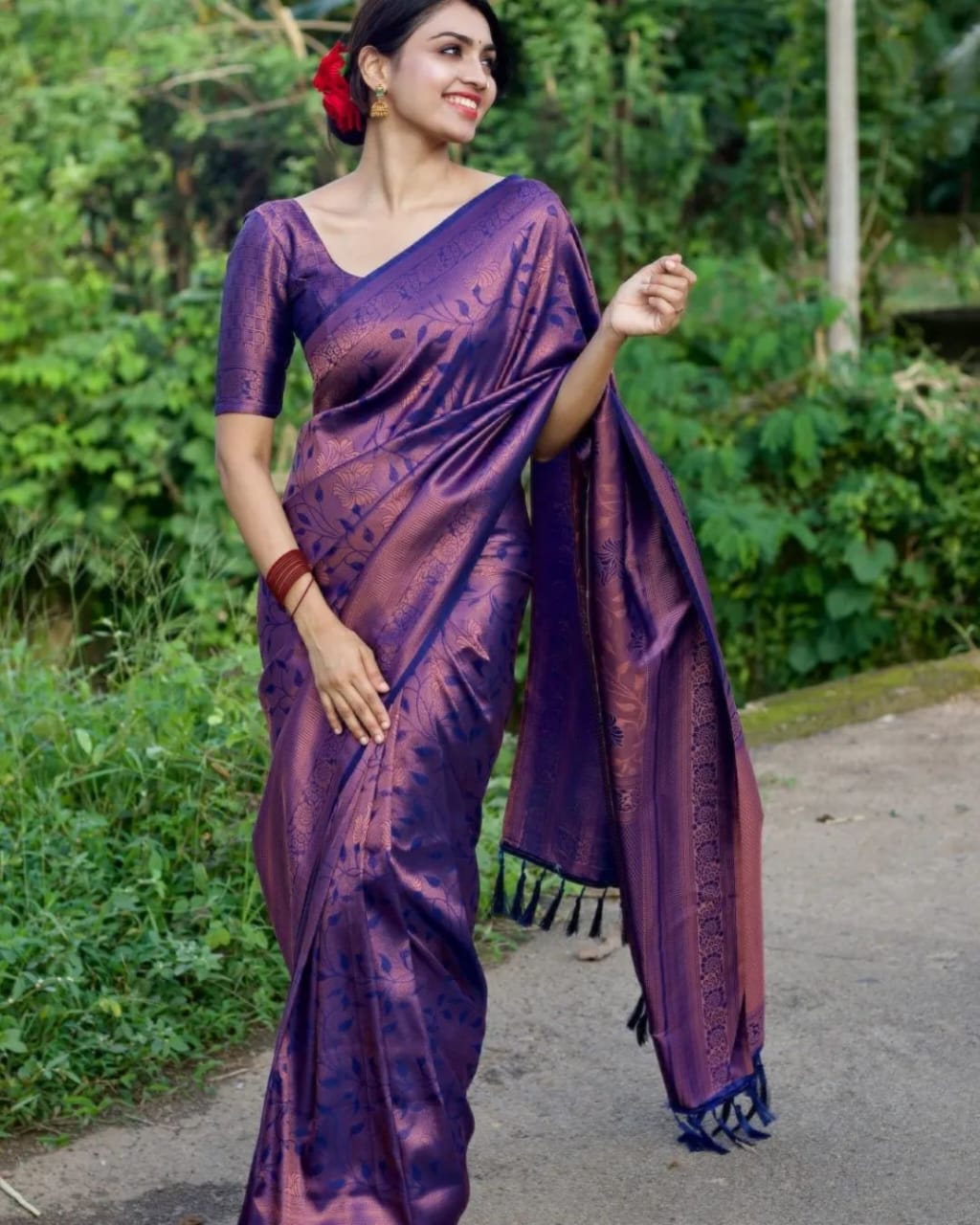 Groovy Navy Blue Soft Banarasi Silk Saree With Evocative Blouse Piece