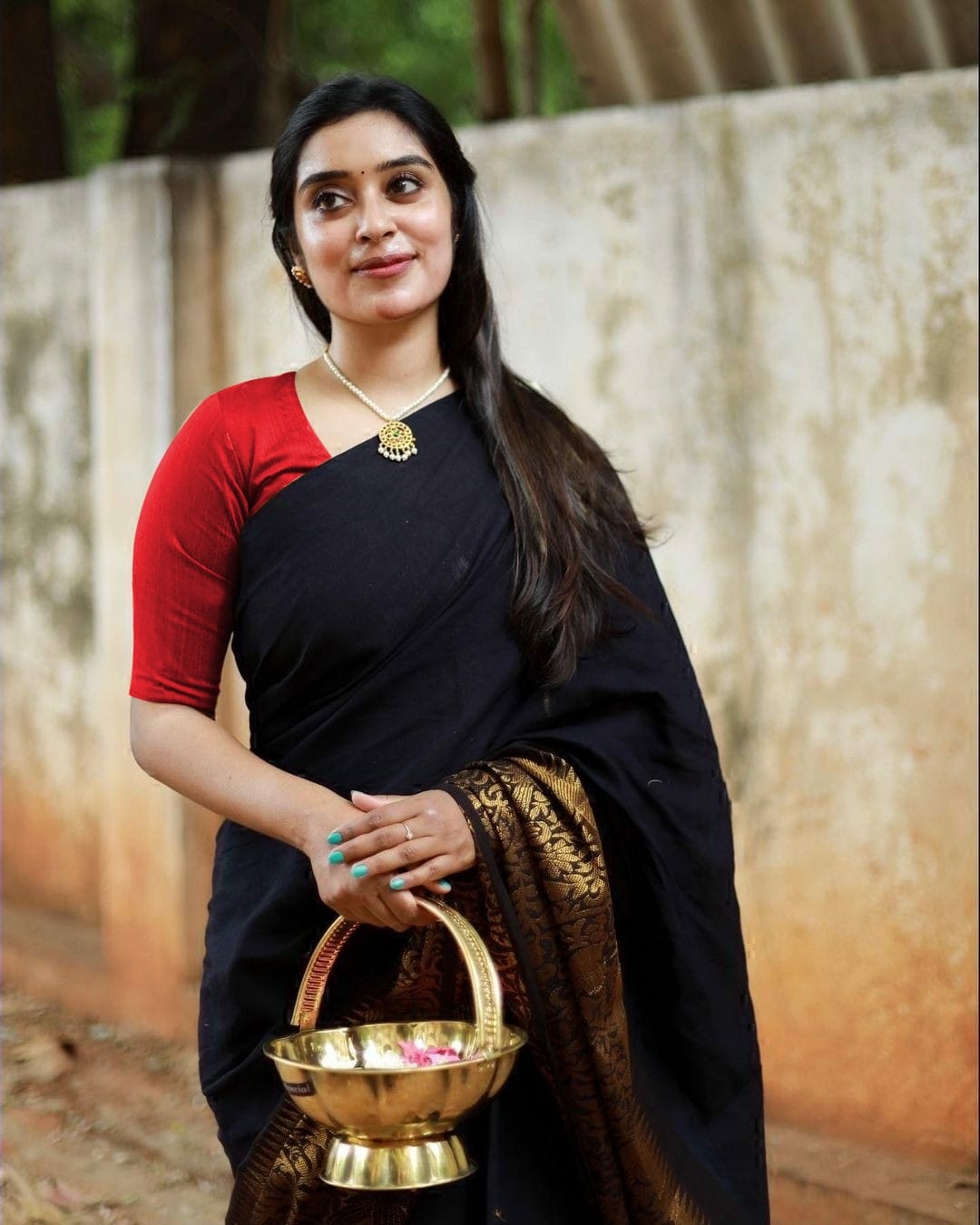 Unequalled Black Soft Silk Saree With Jazzy Blouse Piece