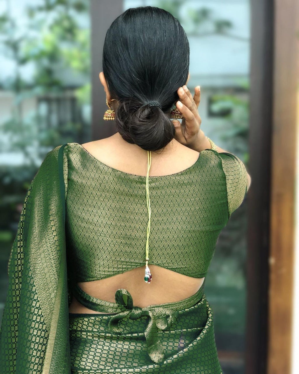 Posh Green Soft Silk Saree With Enticing Blouse Piece