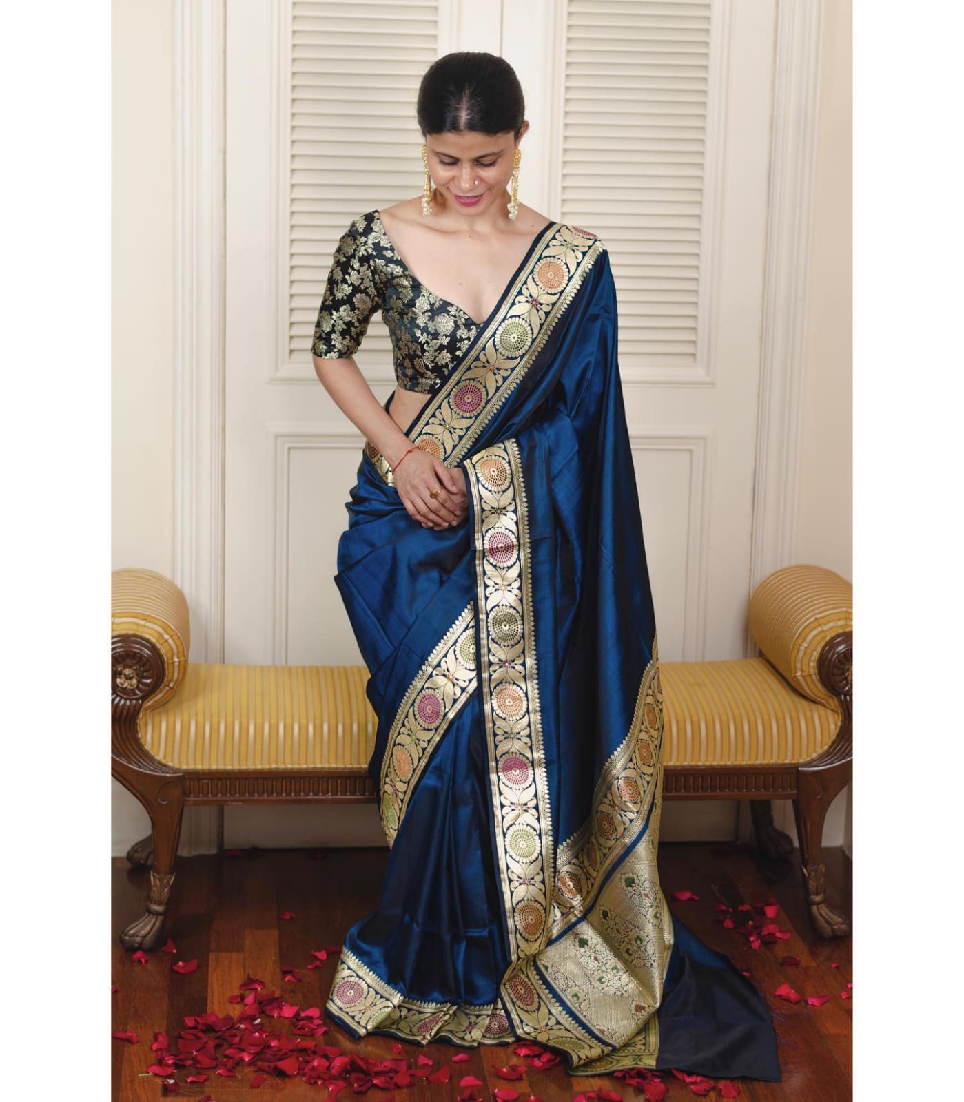 Beautiful Navy Blue Soft Silk Saree With Nectarous Blouse Piece