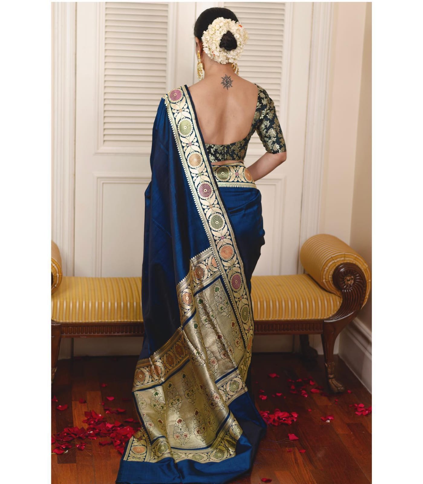 Beautiful Navy Blue Soft Silk Saree With Nectarous Blouse Piece