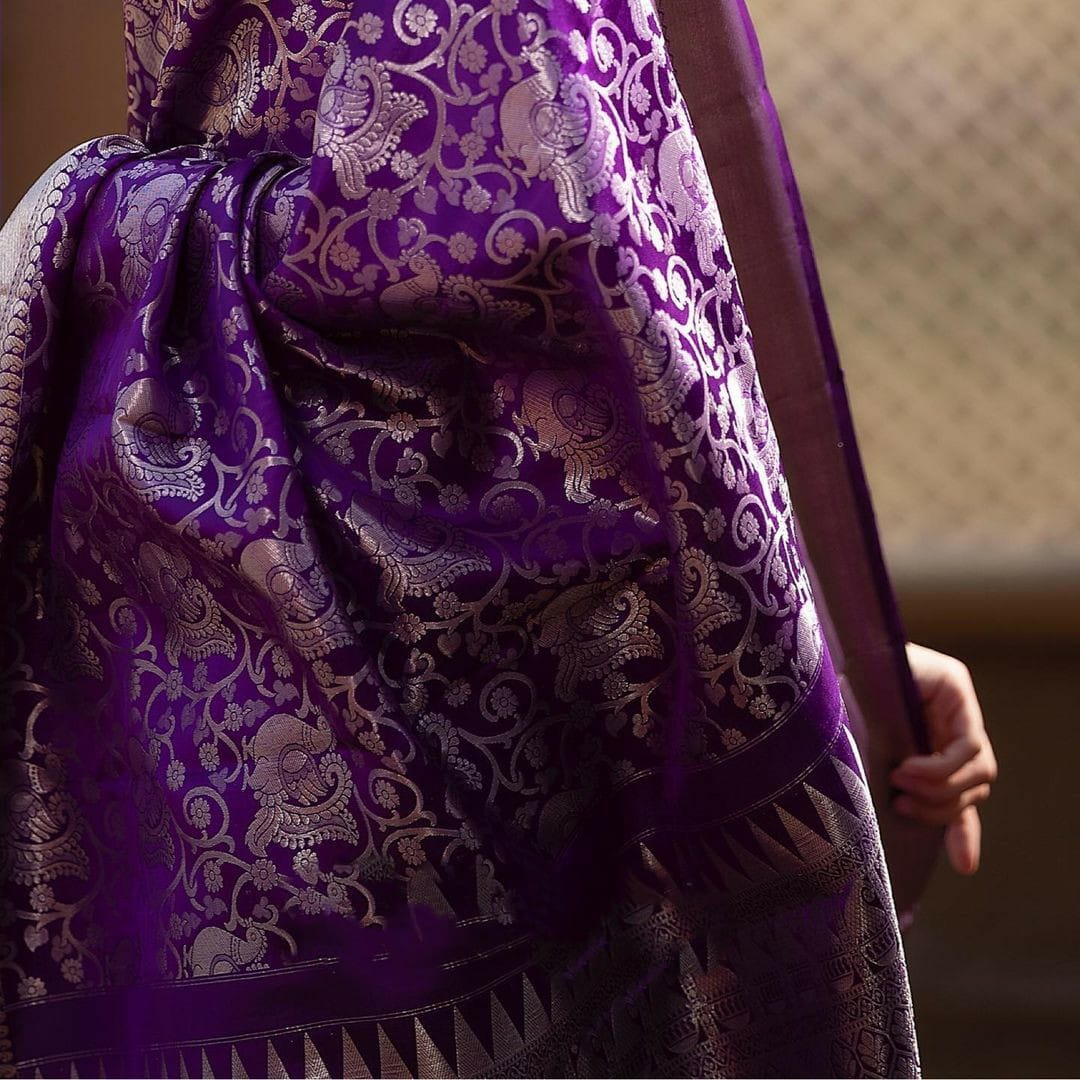 Classic Purple Soft Banarasi Silk Saree With Tantalizing Blouse Piece