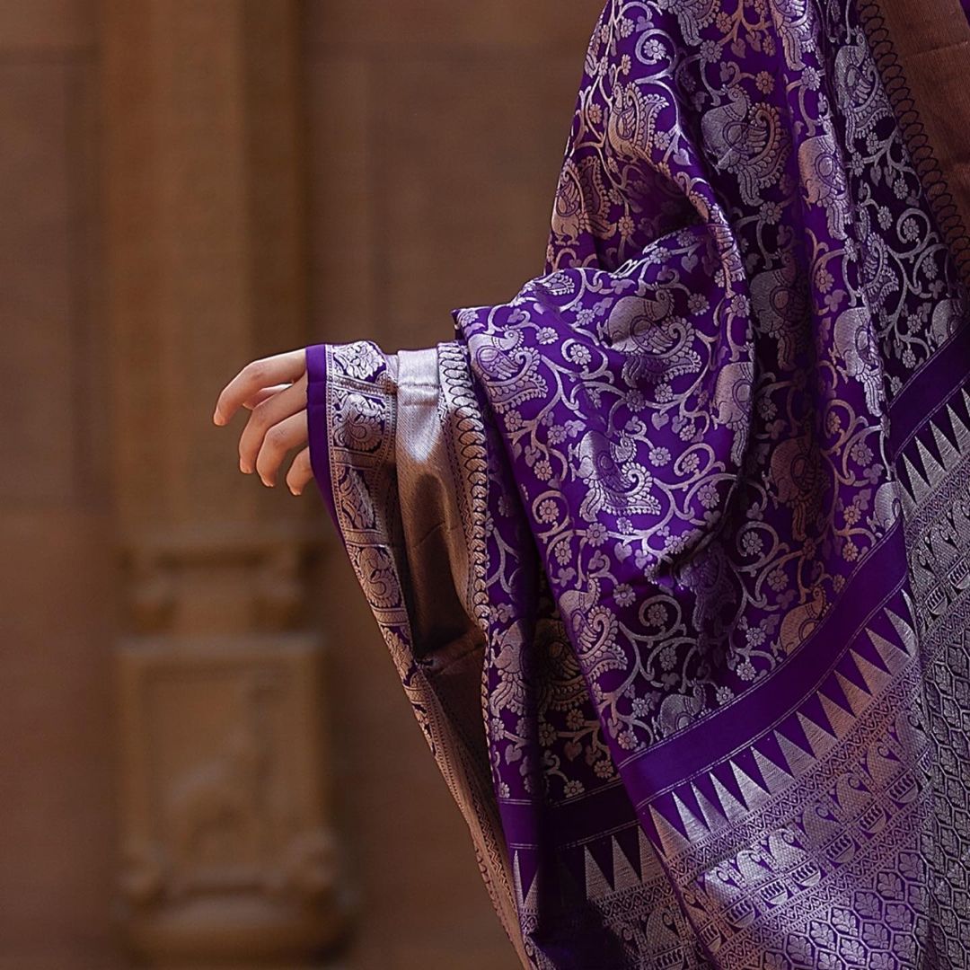 Classic Purple Soft Banarasi Silk Saree With Tantalizing Blouse Piece