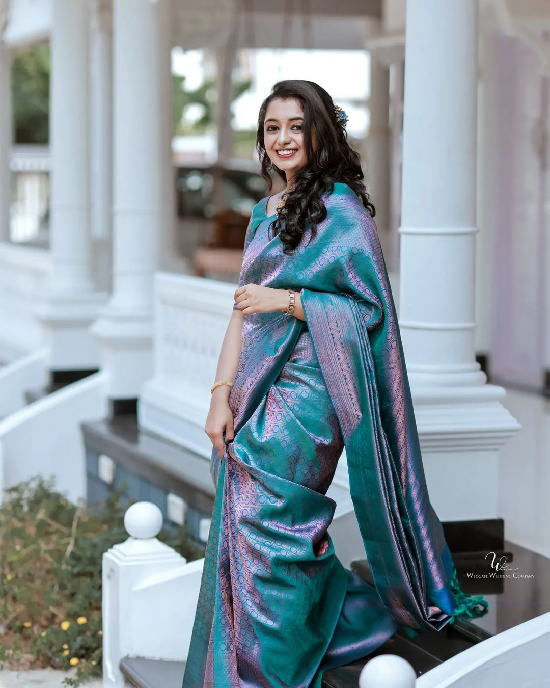 Resplendent Firozi Soft Silk Saree With Aplomb Blouse Piece