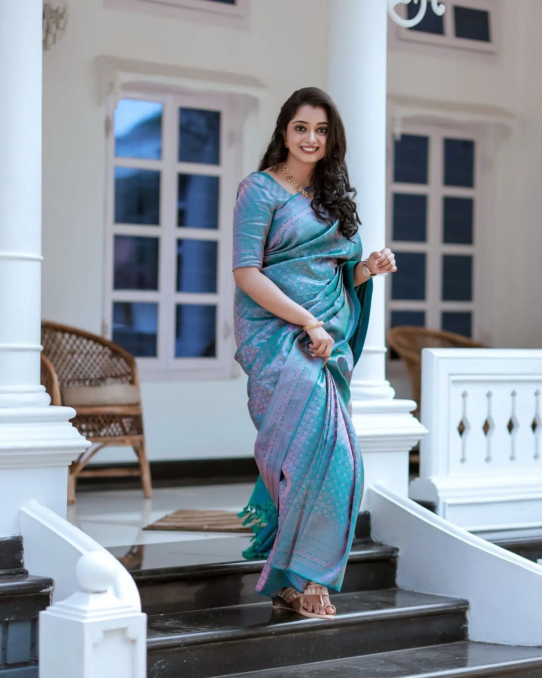 Resplendent Firozi Soft Silk Saree With Aplomb Blouse Piece