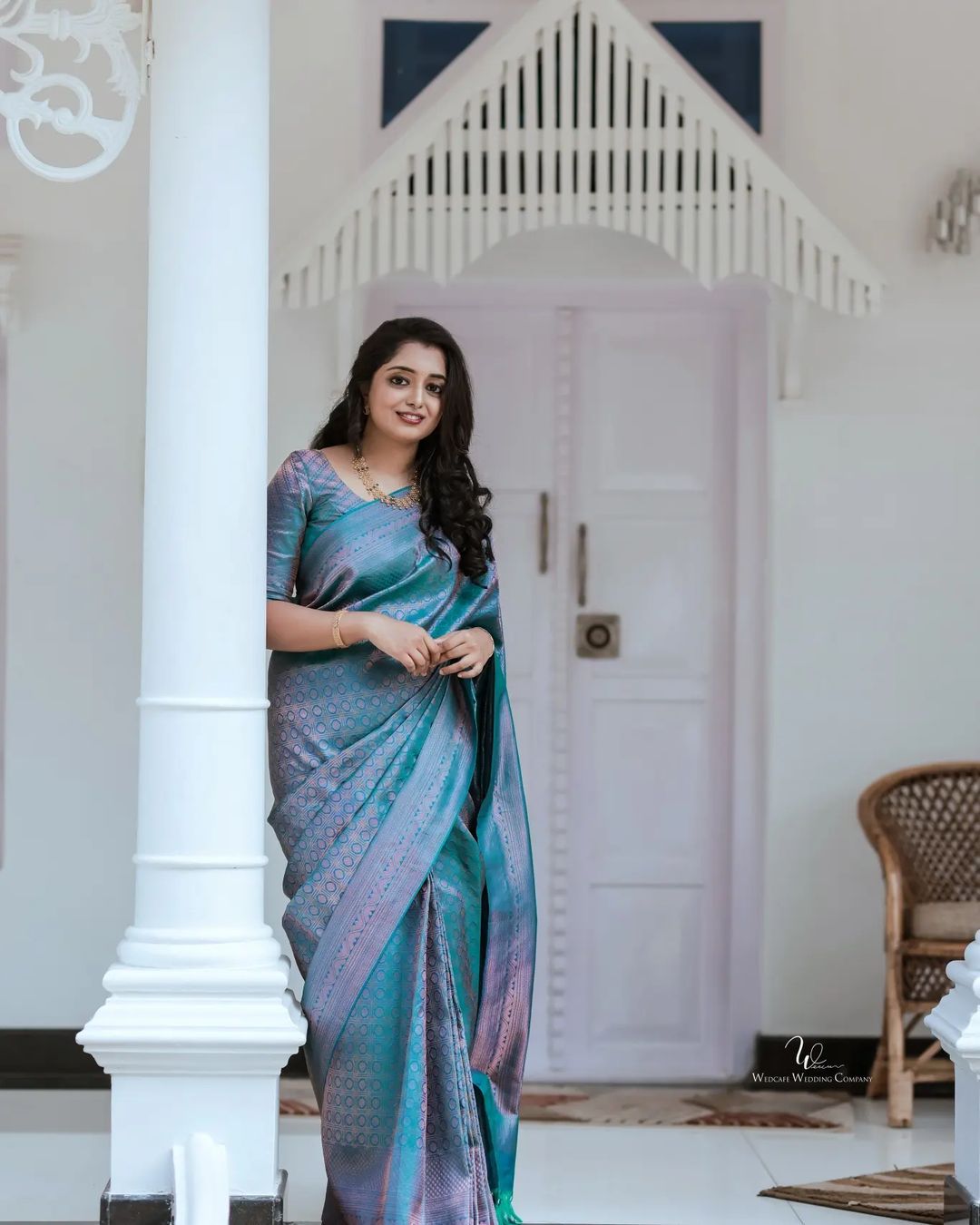 Resplendent Firozi Soft Silk Saree With Aplomb Blouse Piece