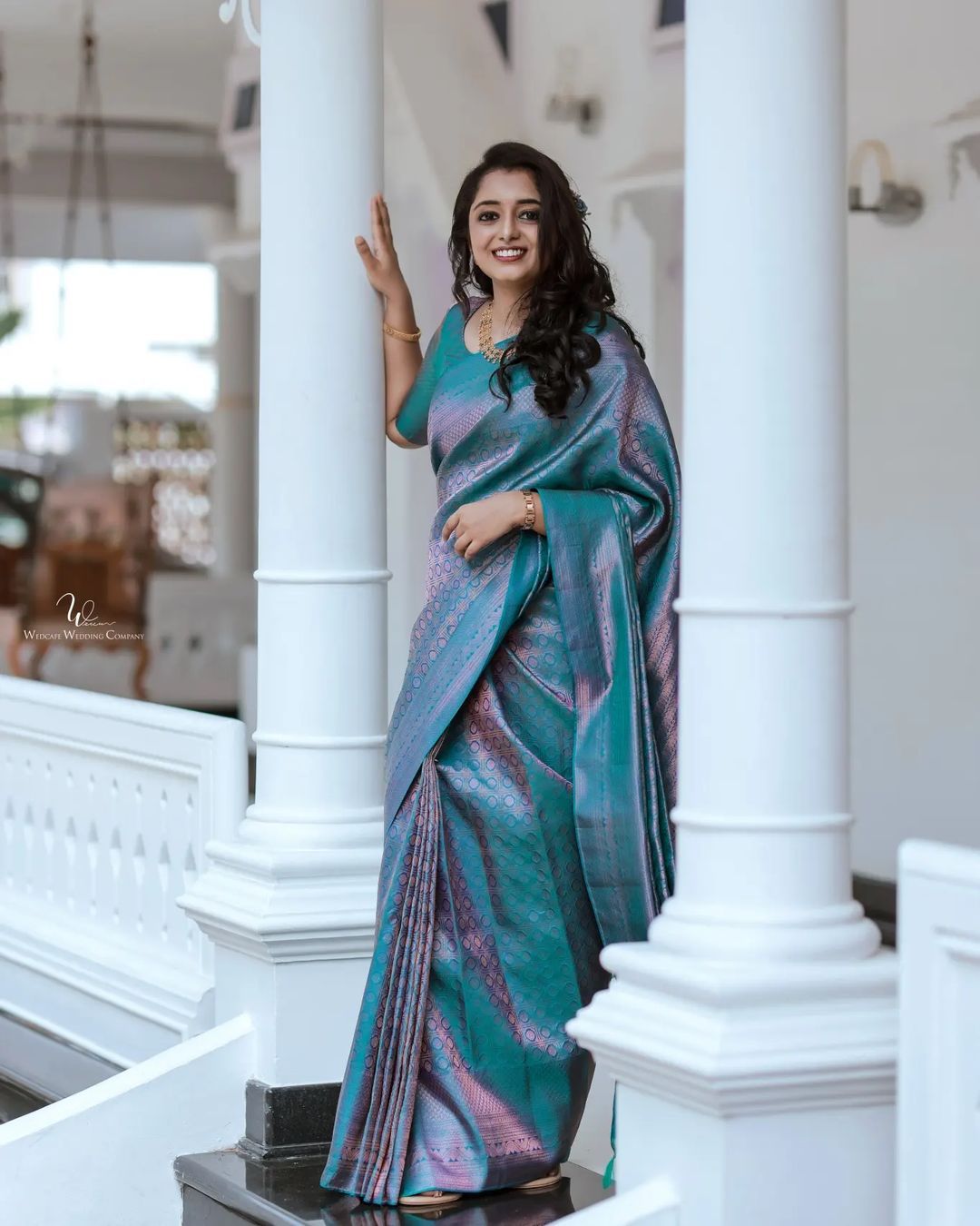 Resplendent Firozi Soft Silk Saree With Aplomb Blouse Piece