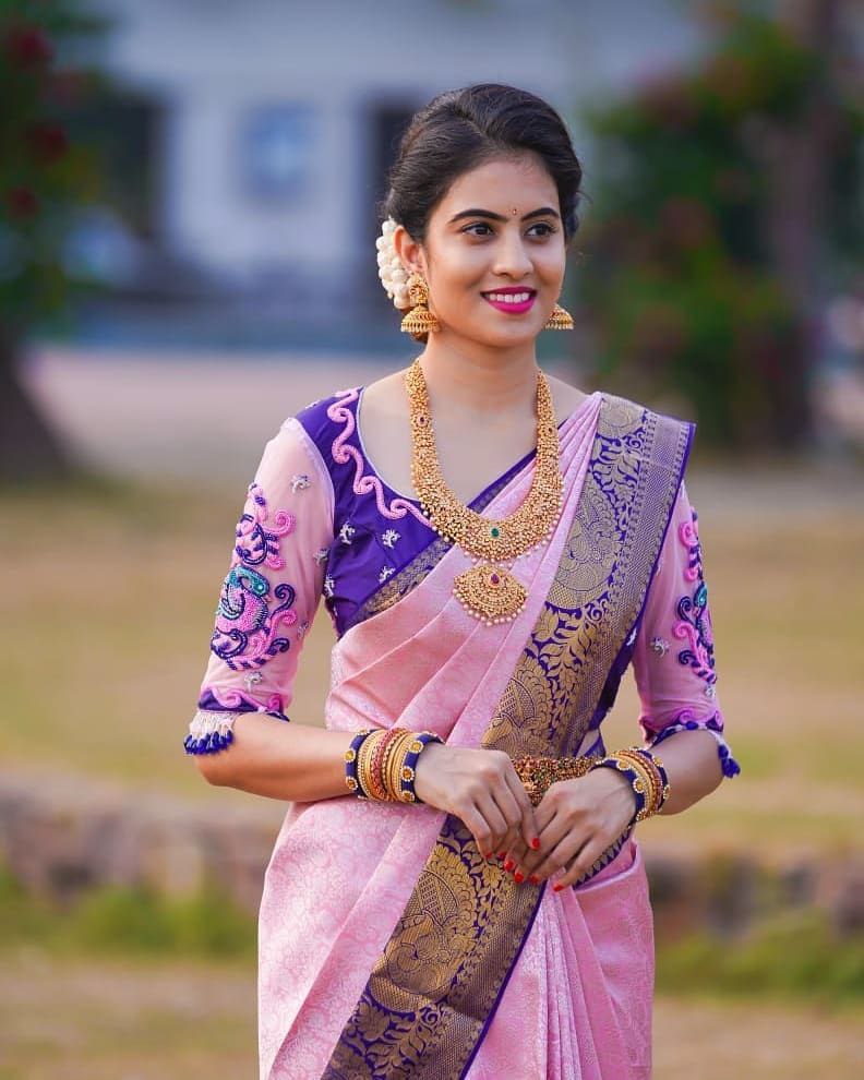 Splendiferous Pink Soft Banarasi Silk Saree With Sophisticated Blouse Piece