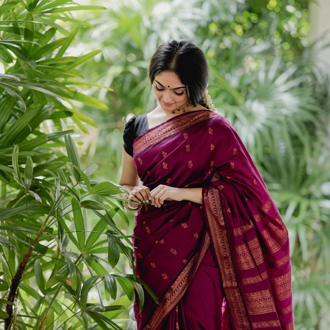 Redolent Purple Soft Silk Saree With Trendy Blouse Piece