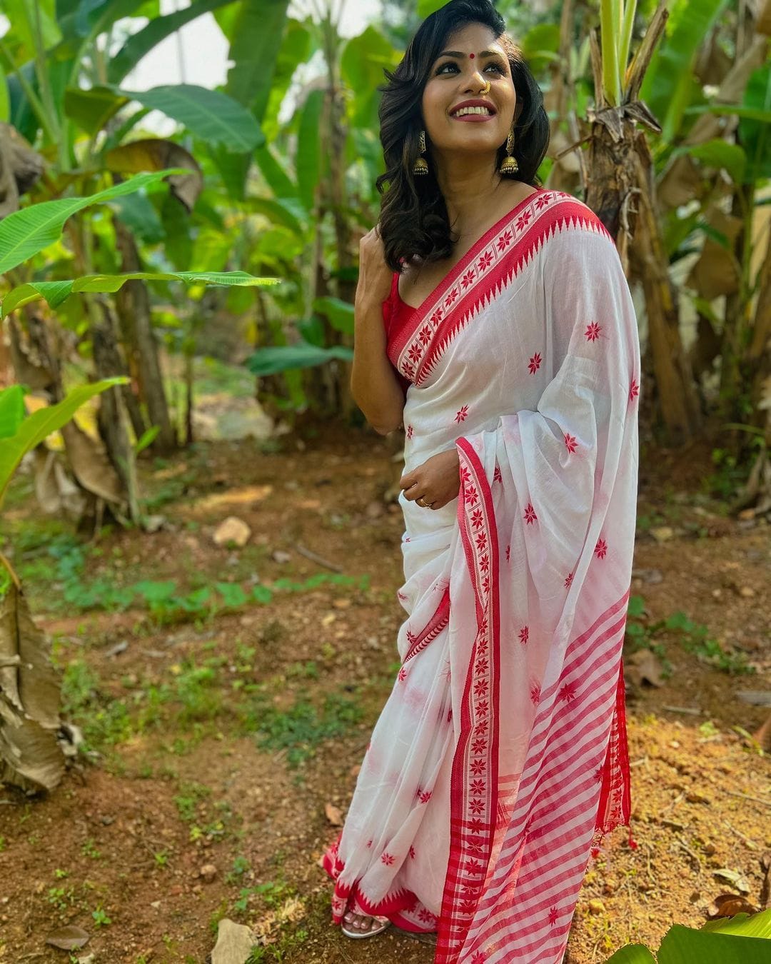 Embellished White Cotton Silk Saree With Refreshing Blouse Piece