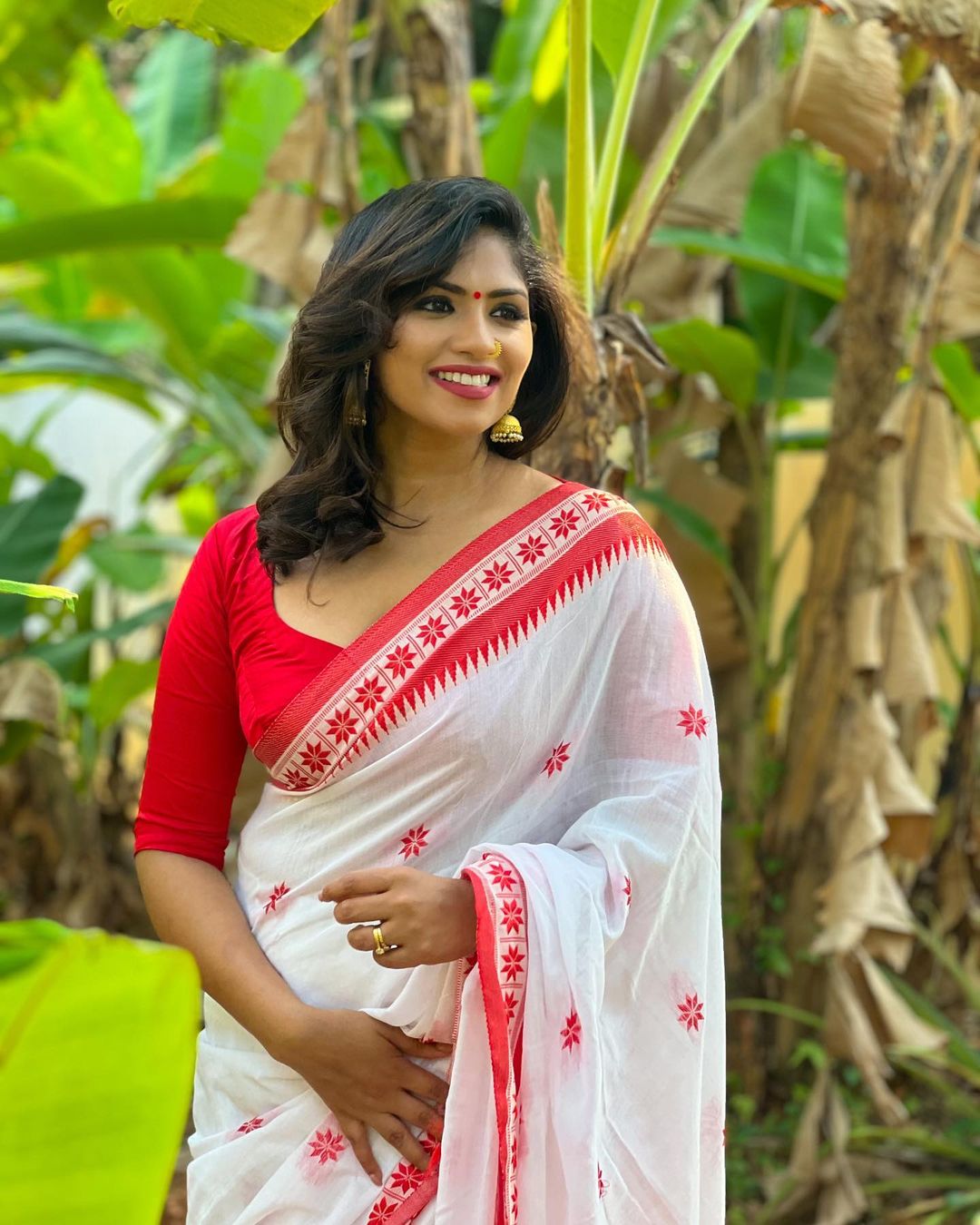 Embellished White Cotton Silk Saree With Refreshing Blouse Piece