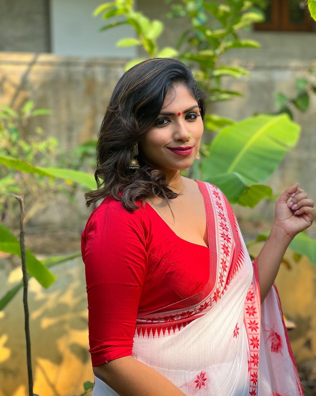 Embellished White Cotton Silk Saree With Refreshing Blouse Piece