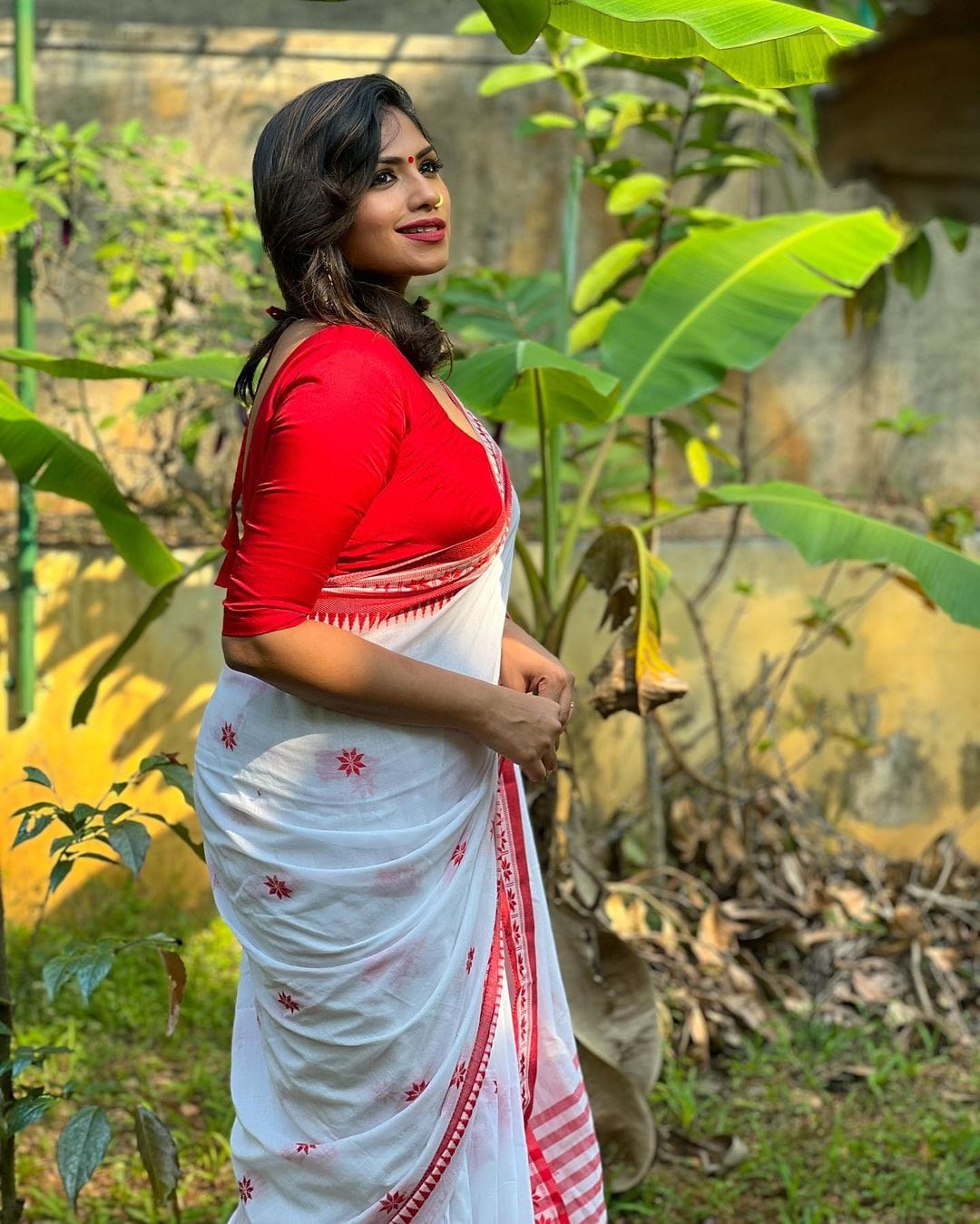 Embellished White Cotton Silk Saree With Refreshing Blouse Piece