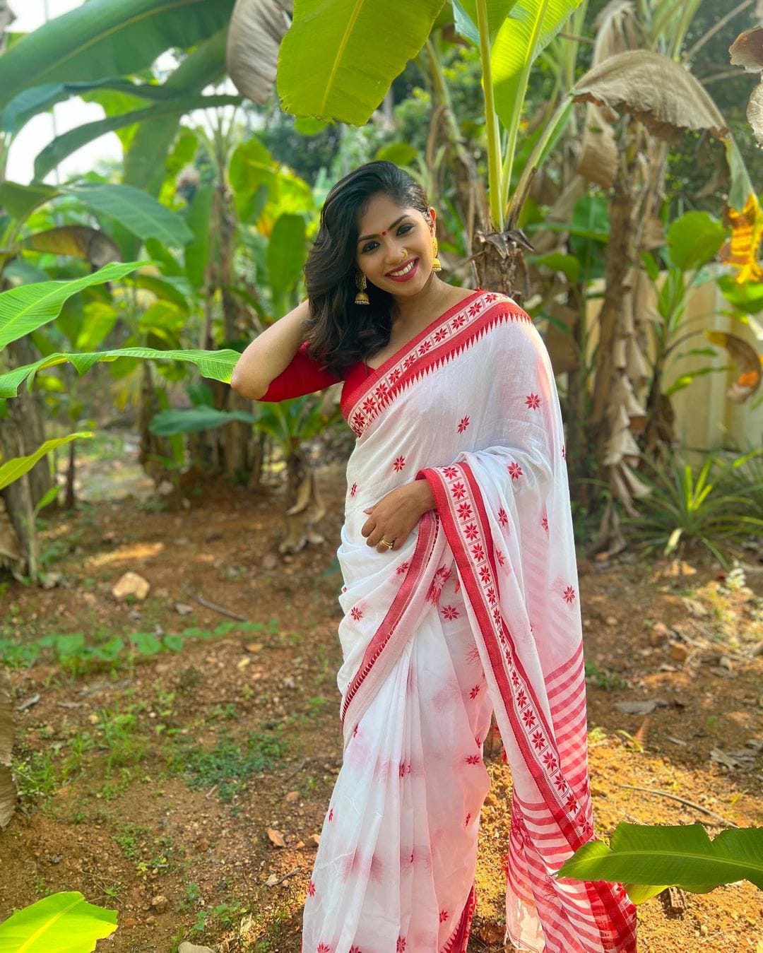 Embellished White Cotton Silk Saree With Refreshing Blouse Piece