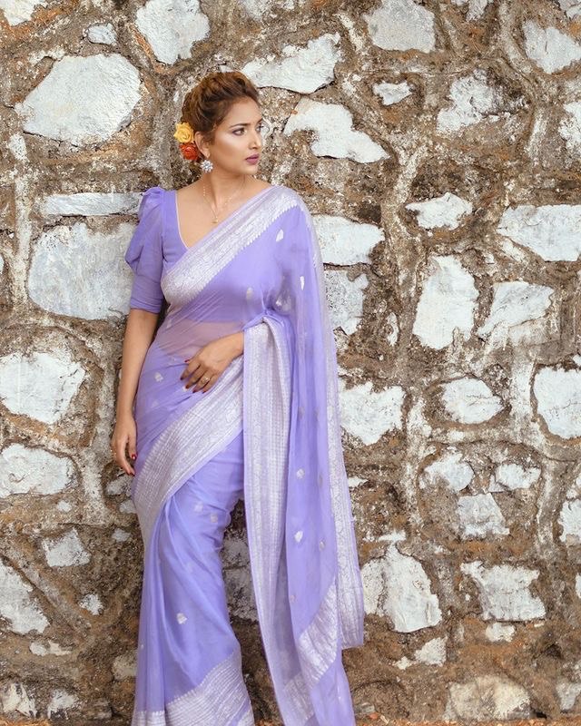 Lissome Lavender Linen Silk Saree With Cynosure Blouse Piece