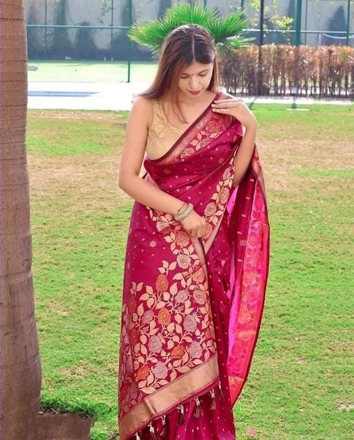 Eloquence Dark Pink Soft Banarasi Silk Saree With Evocative Blouse Piece