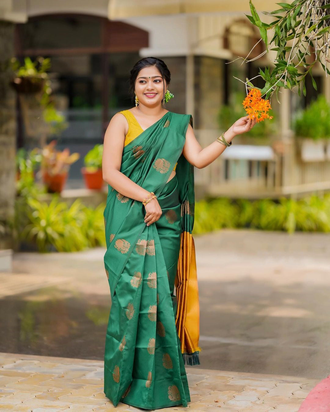 Conflate Rama Soft Silk Saree With Enthralling Blouse Piece