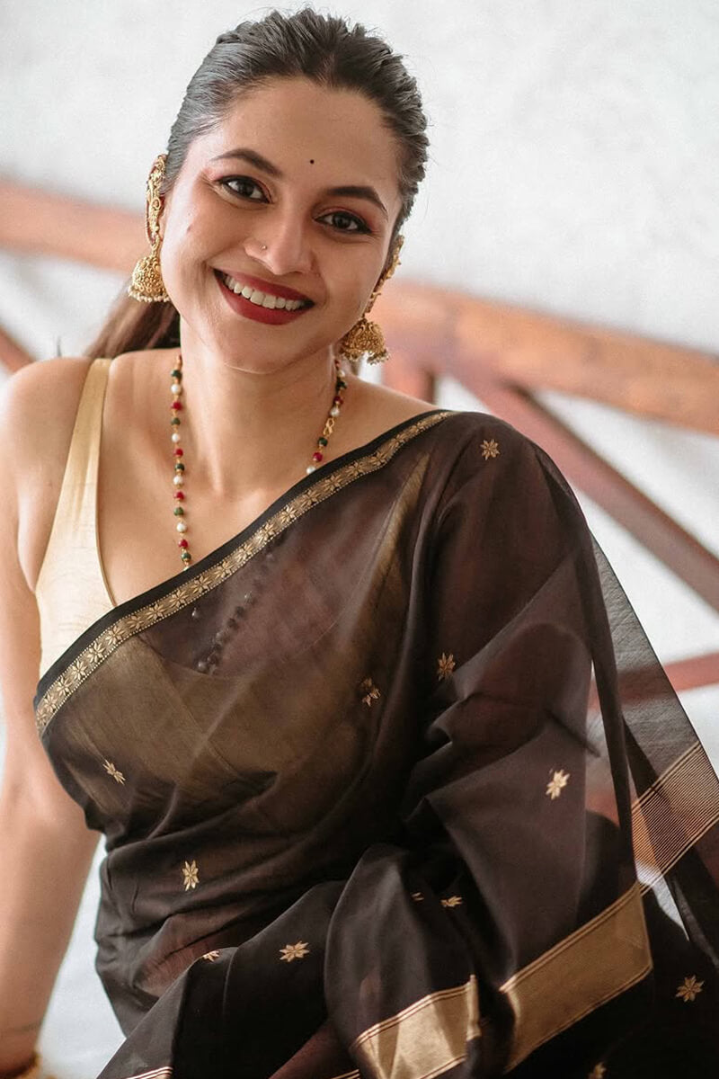 Enigmatic Black Cotton Silk Saree With Rhapsodic Blouse Piece