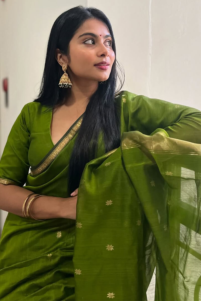 Scrumptious Green Cotton Silk Saree With Proficient Blouse Piece