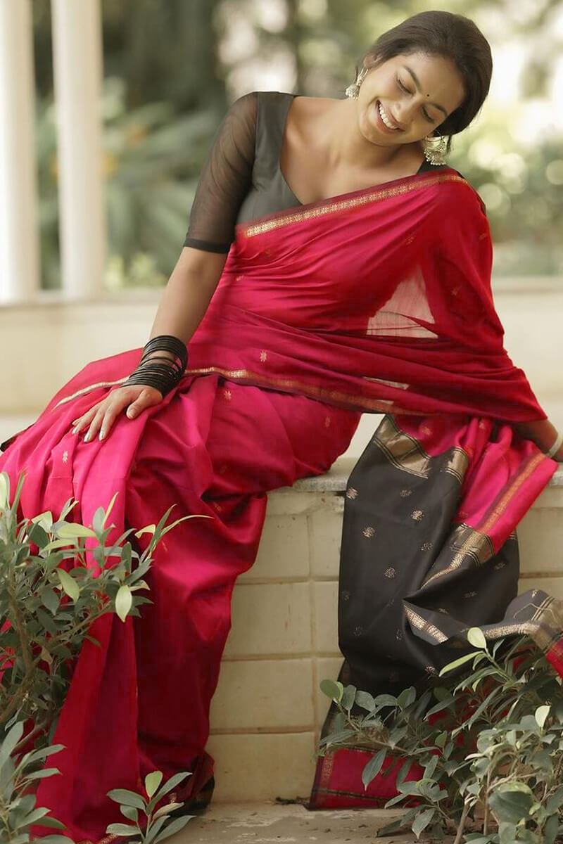 Traditional Dark Pink Cotton Silk Saree With Desirable Blouse Piece