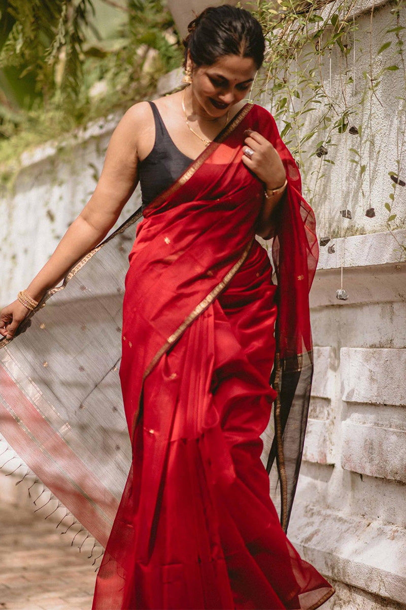 Mesmeric Red Cotton Silk Saree With Invaluable Blouse Piece