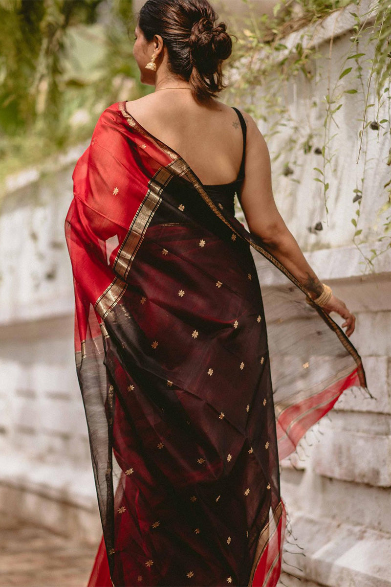 Mesmeric Red Cotton Silk Saree With Invaluable Blouse Piece