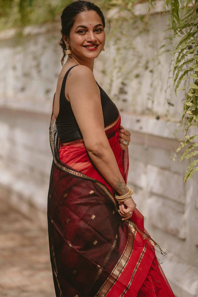 Mesmeric Red Cotton Silk Saree With Invaluable Blouse Piece