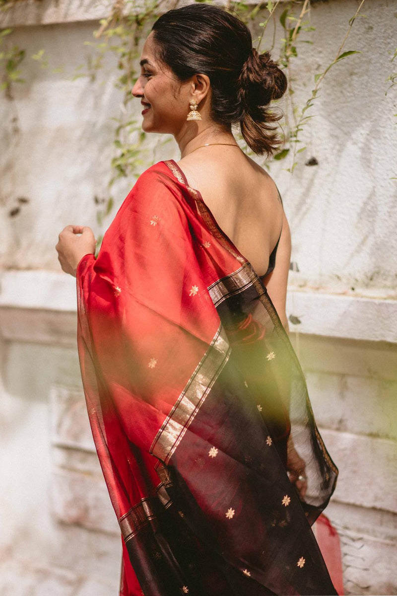 Mesmeric Red Cotton Silk Saree With Invaluable Blouse Piece