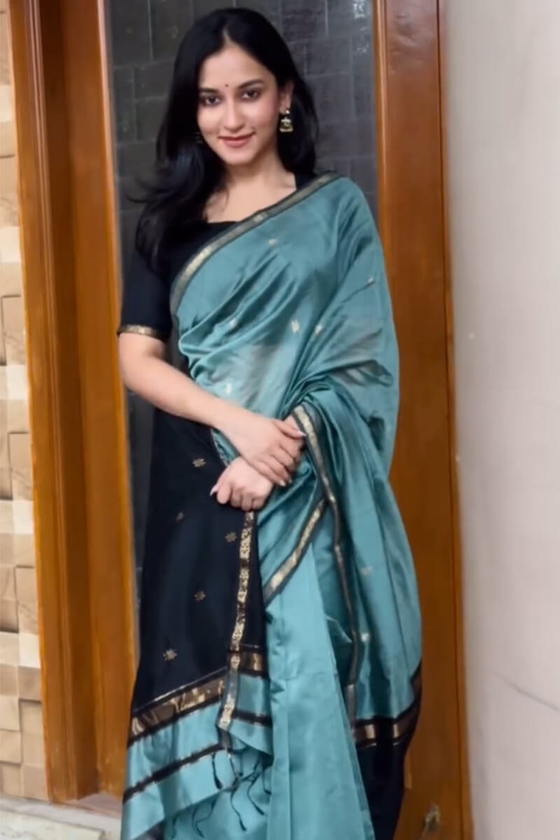 Effervescent Sea Green Cotton Silk Saree With Conflate Blouse Piece