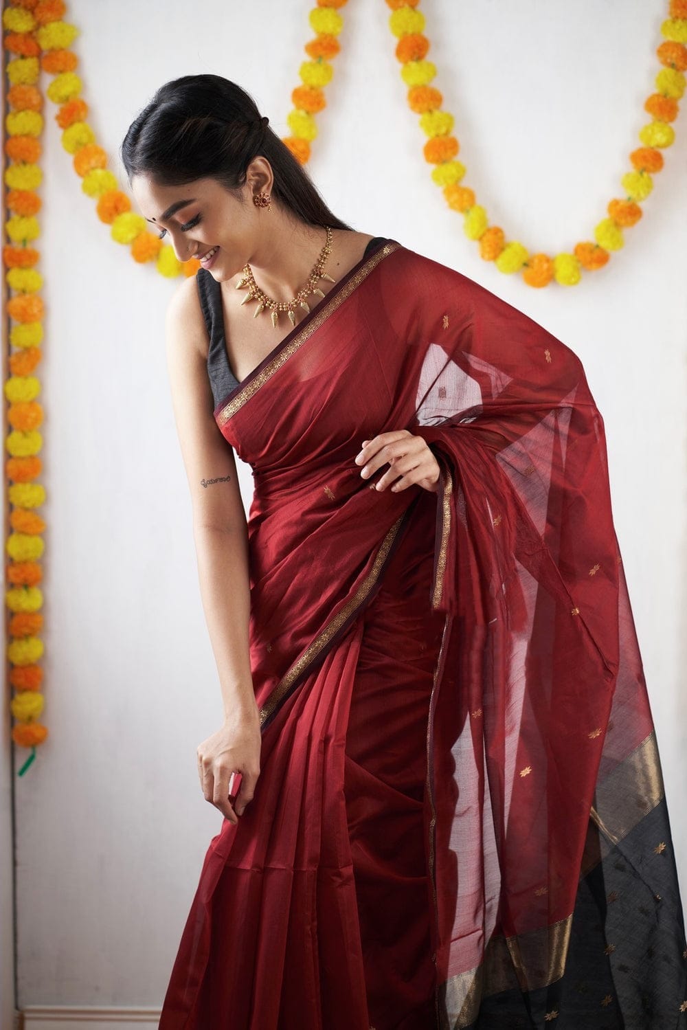 Alluring Red Cotton Silk Saree With Incomparable Blouse Piece