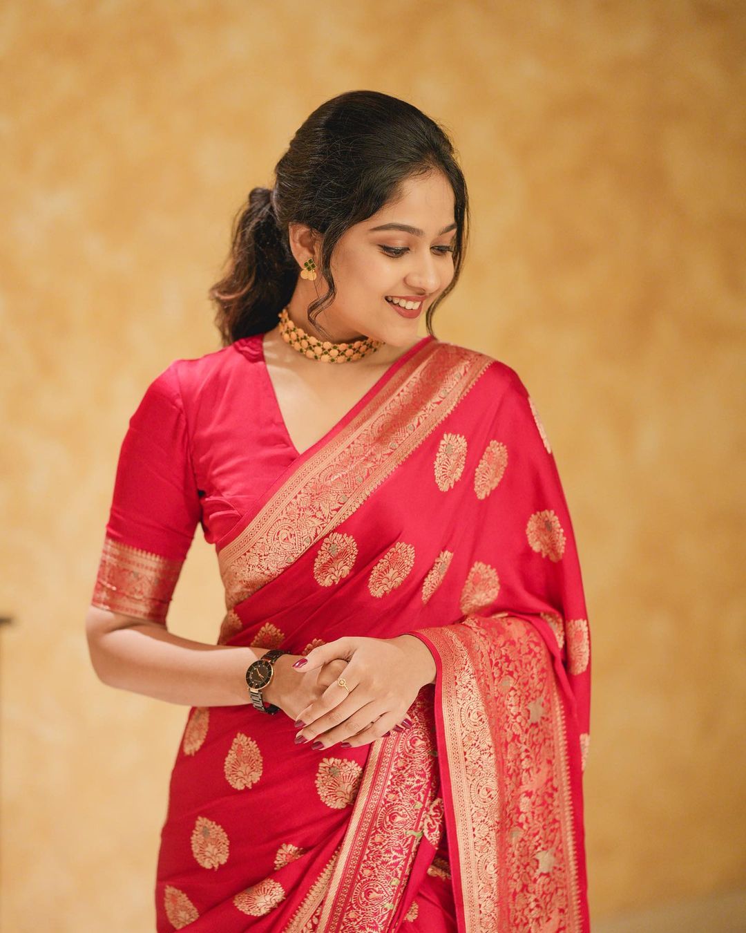 Marvellous Red Soft Silk Saree With Engaging Blouse Piece