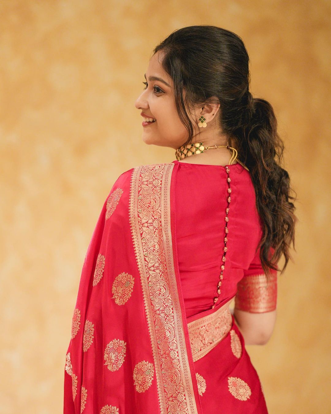 Marvellous Red Soft Silk Saree With Engaging Blouse Piece