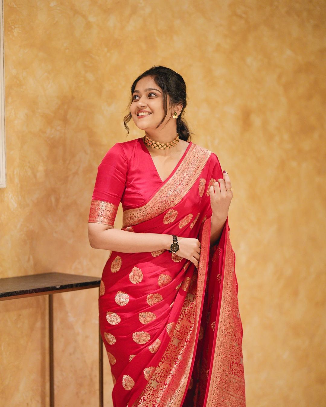 Marvellous Red Soft Silk Saree With Engaging Blouse Piece