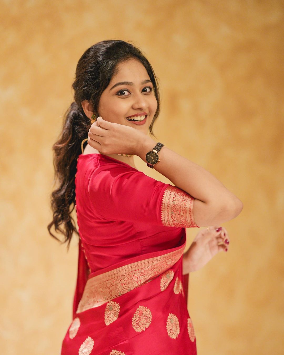 Marvellous Red Soft Silk Saree With Engaging Blouse Piece