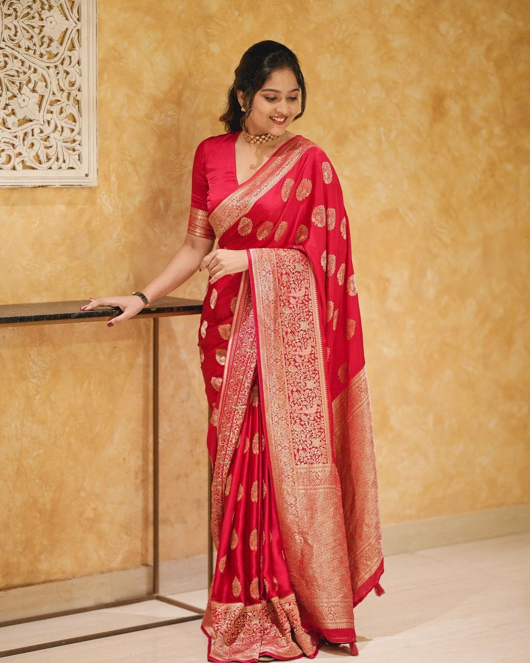 Marvellous Red Soft Silk Saree With Engaging Blouse Piece