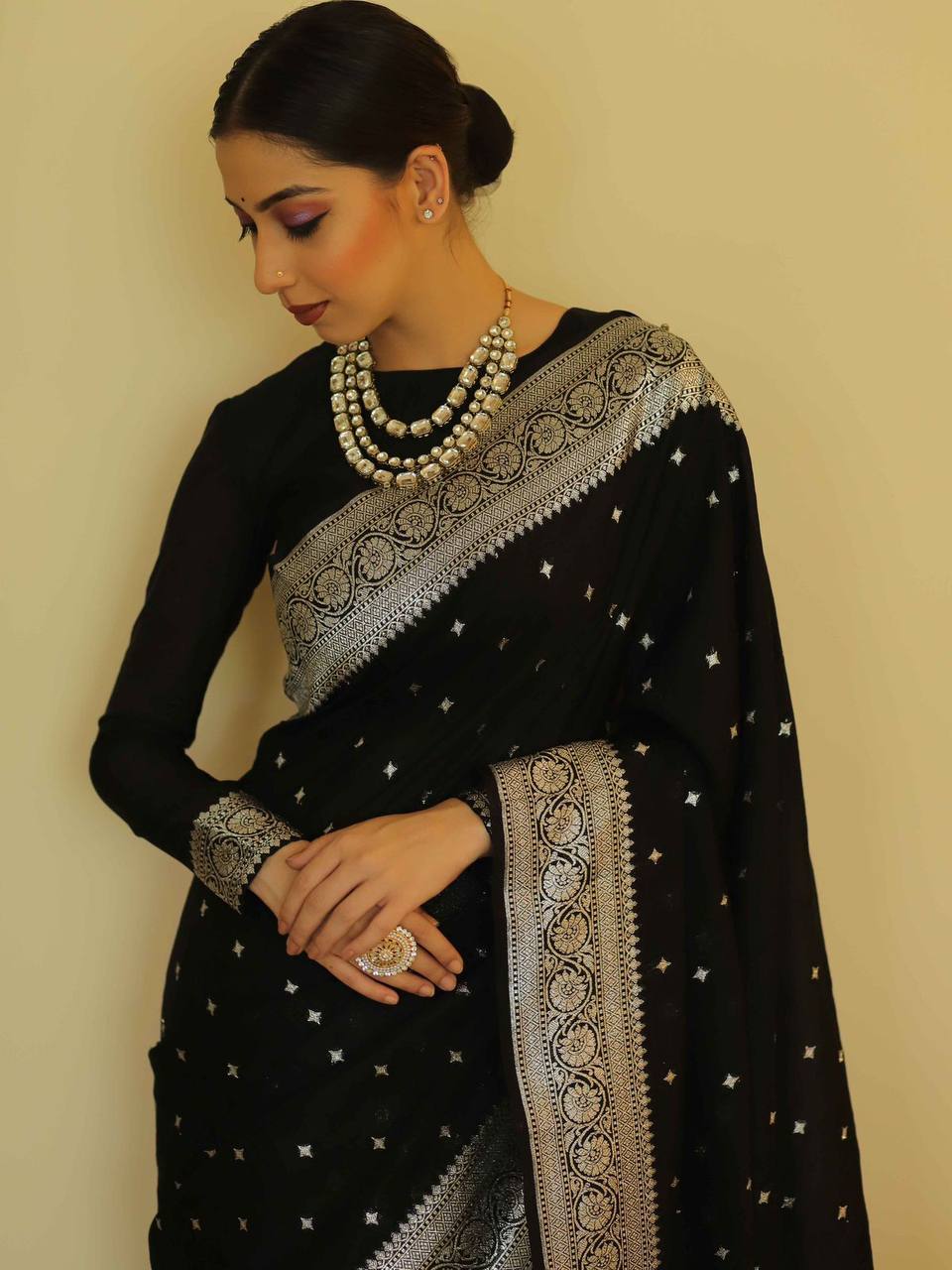 Flamboyant Black Cotton Silk Saree With Alluring Blouse Piece