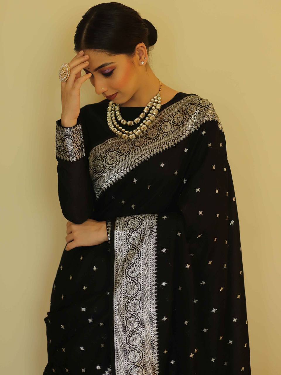 Flamboyant Black Cotton Silk Saree With Alluring Blouse Piece