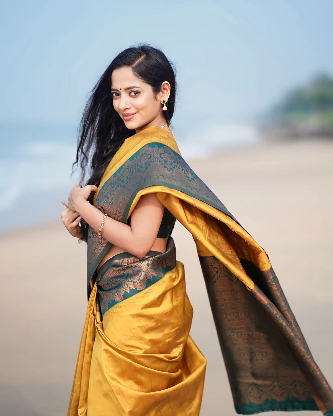 Whimsical Yellow Soft Silk Saree With Beauteous Blouse Piece