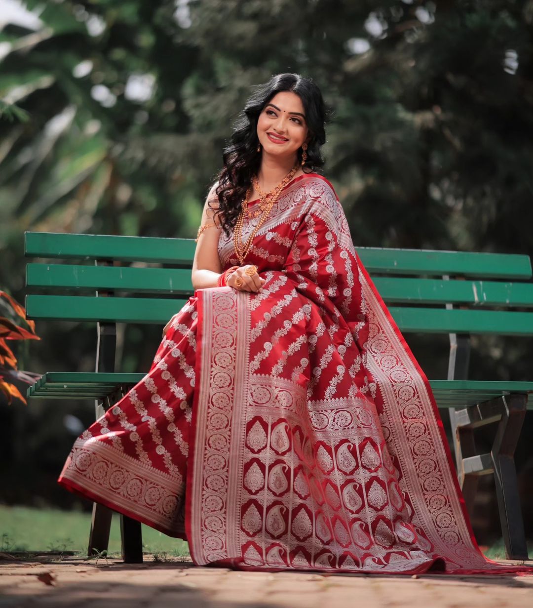 Evanescent Red Soft Silk Saree With Evanescent Blouse Piece