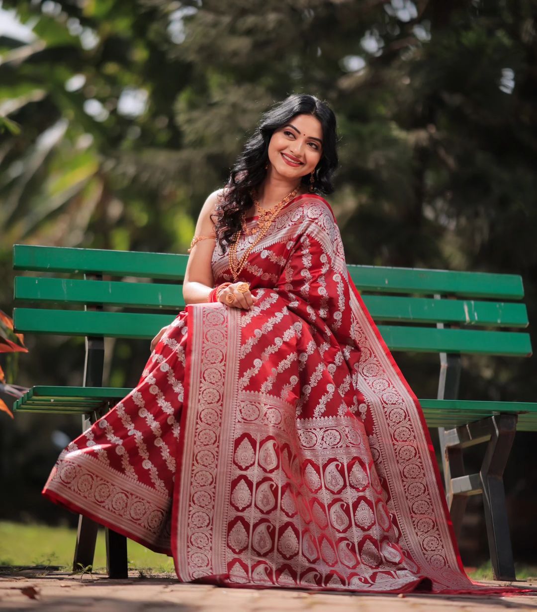 Evanescent Red Soft Silk Saree With Evanescent Blouse Piece