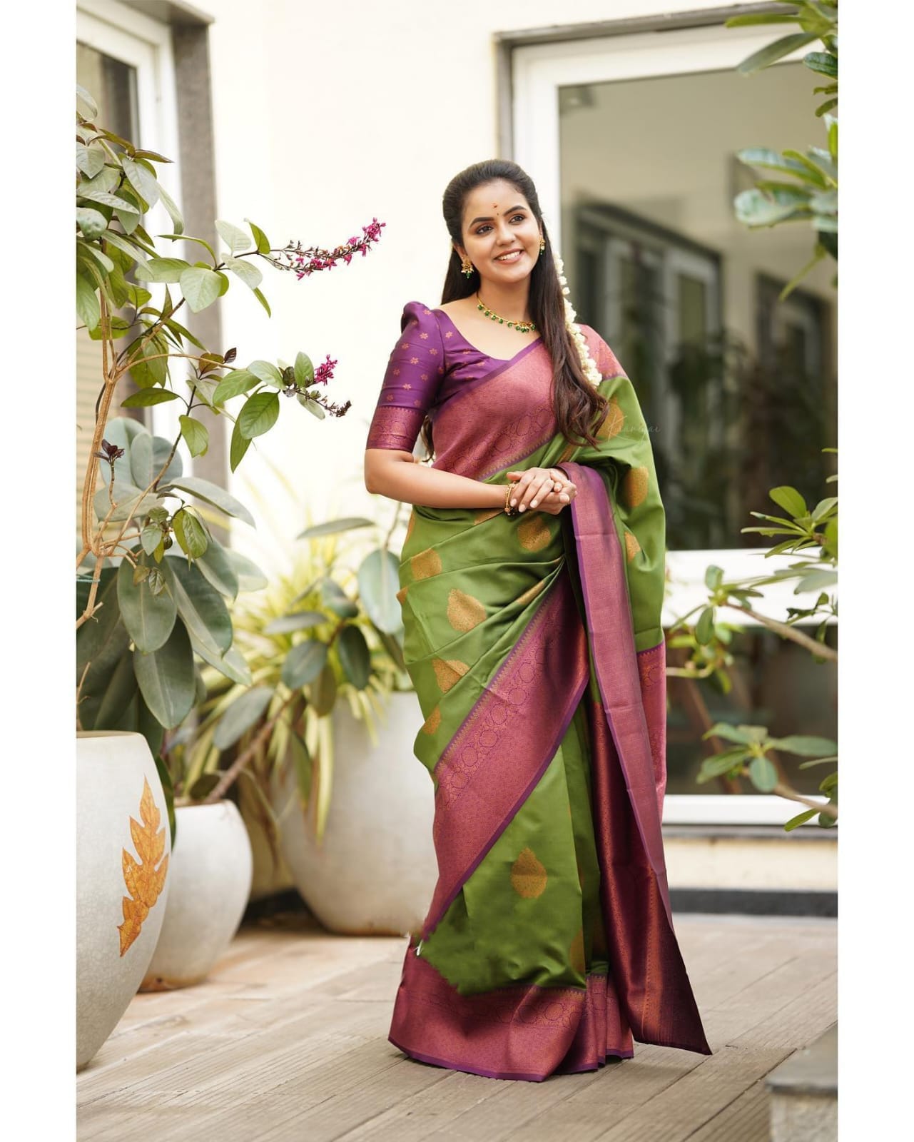 Gratifying Green Soft Silk Saree With Sensational Blouse Piece