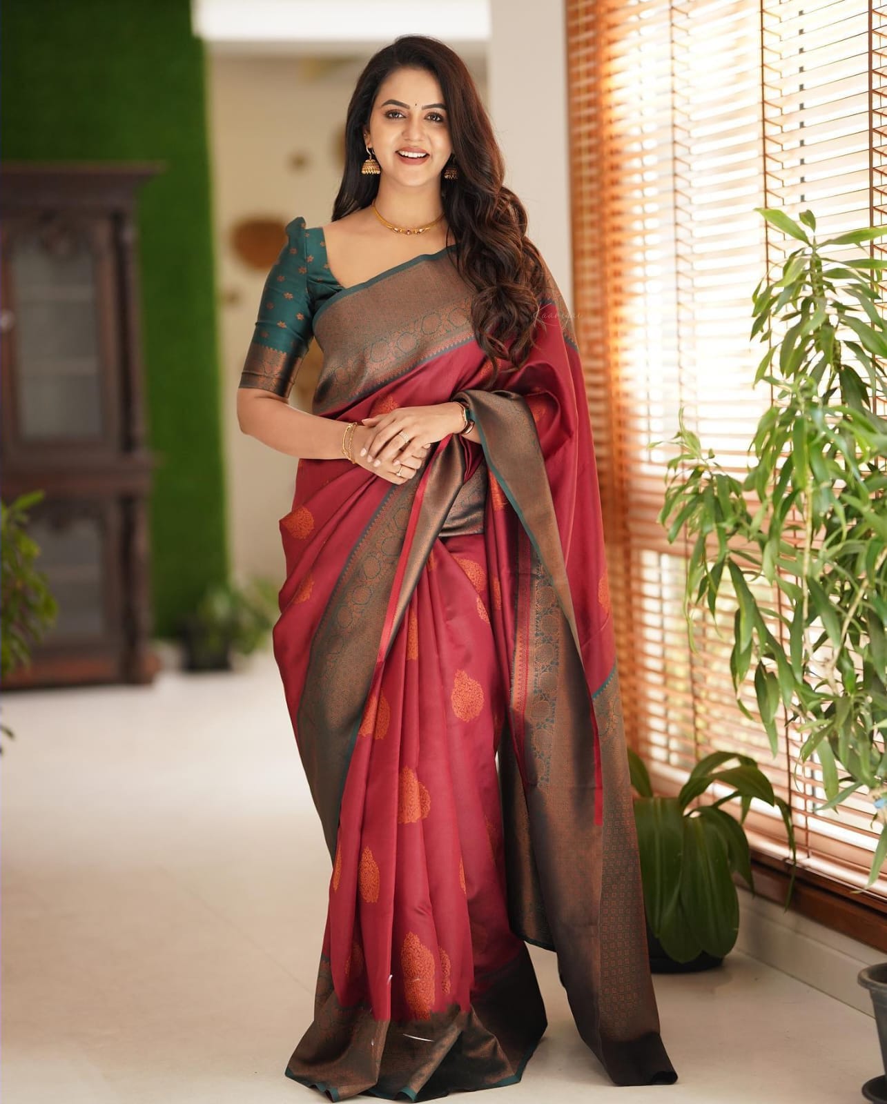 Lagniappe Maroon Soft Silk Saree With Luxuriant Blouse Piece