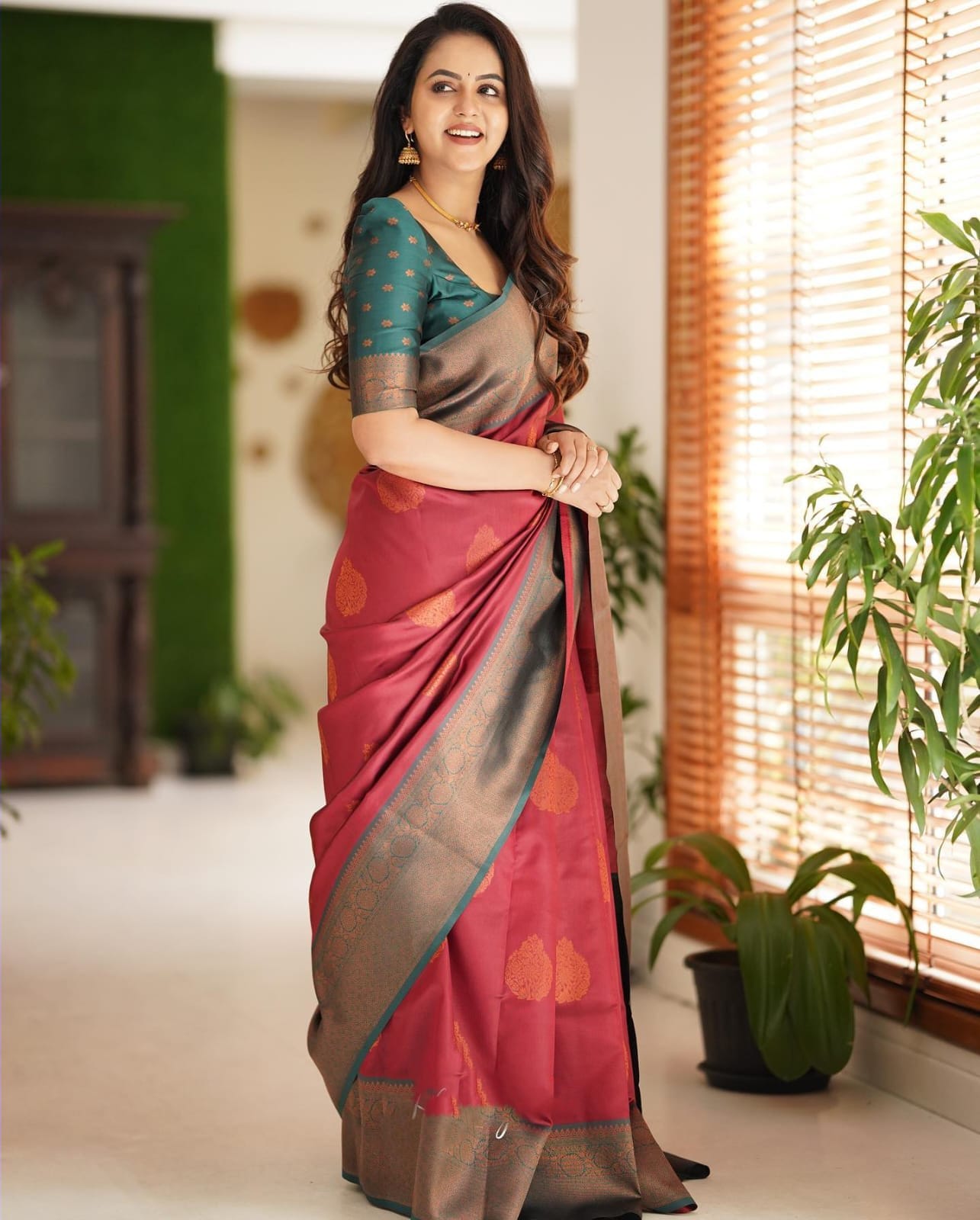 Lagniappe Maroon Soft Silk Saree With Luxuriant Blouse Piece