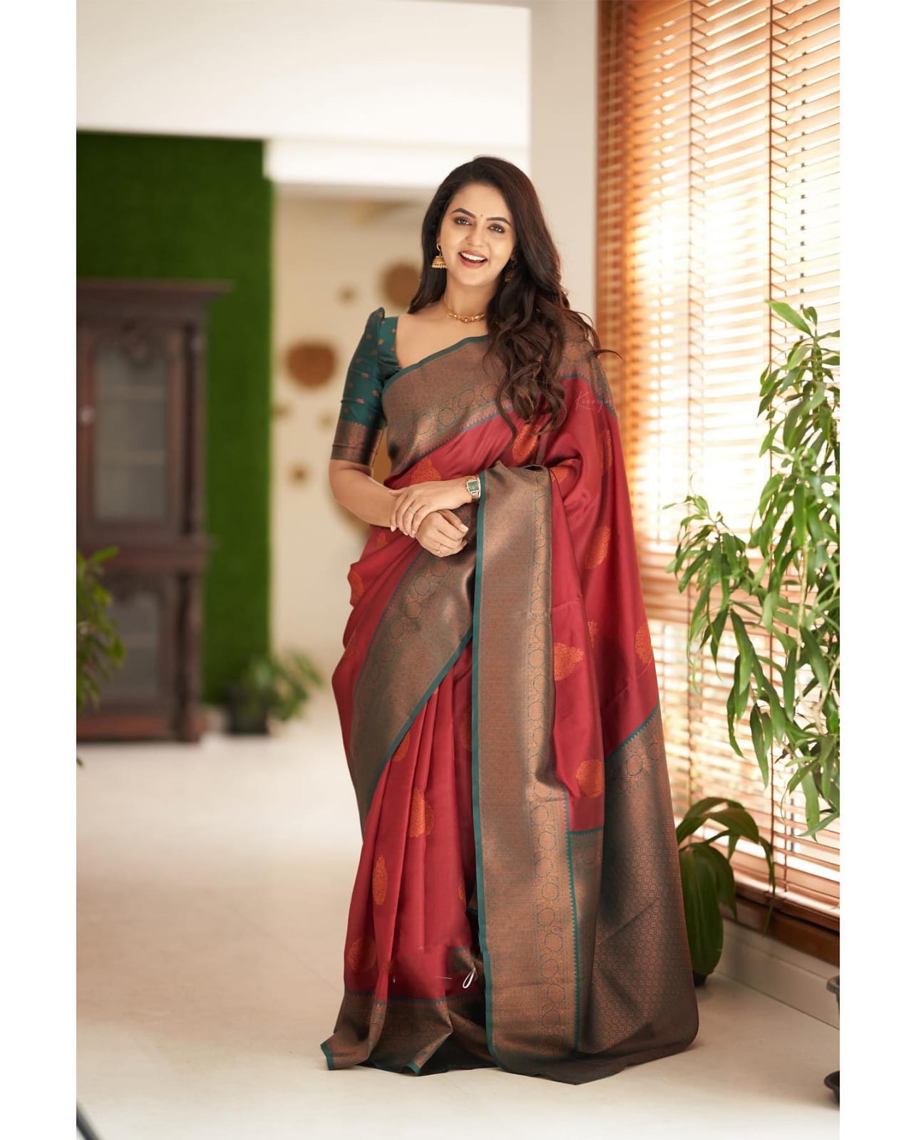 Lagniappe Maroon Soft Silk Saree With Luxuriant Blouse Piece