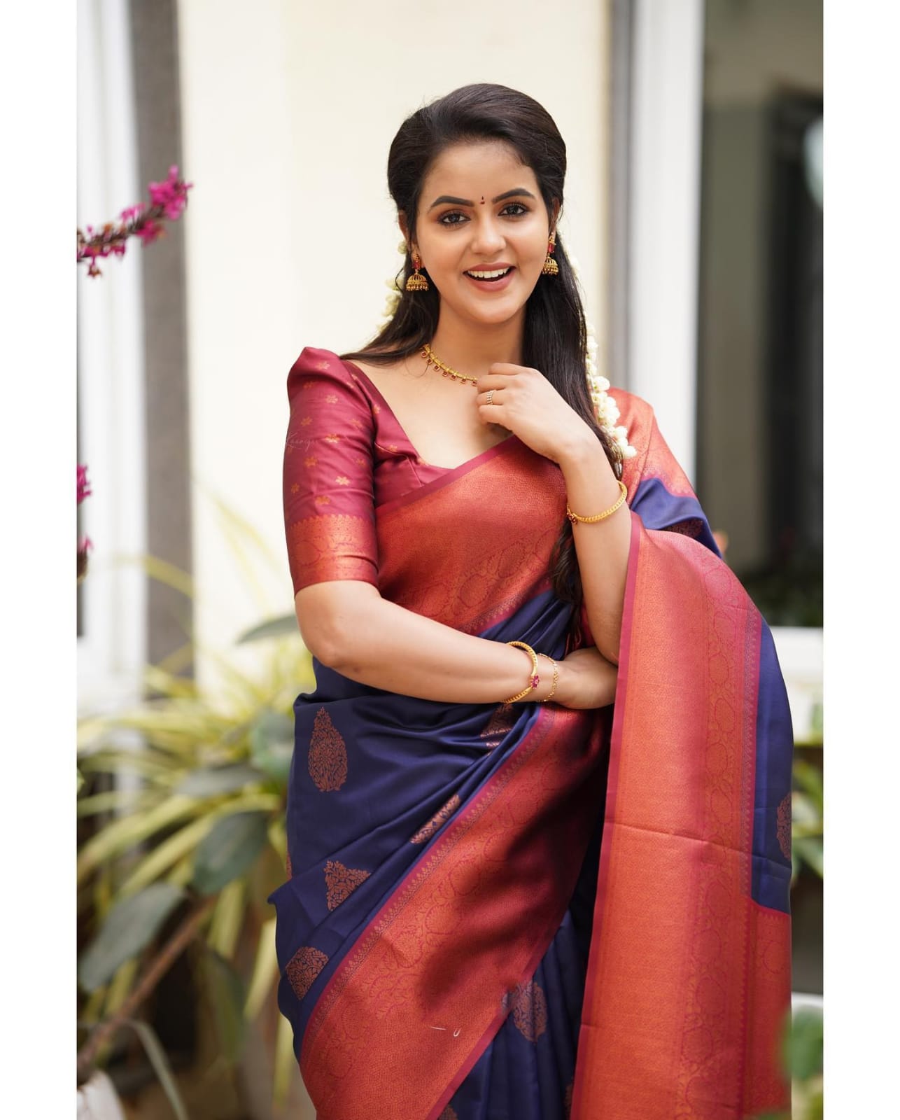 Smashing Navy Blue Soft Silk Saree With Embrocation Blouse Piece