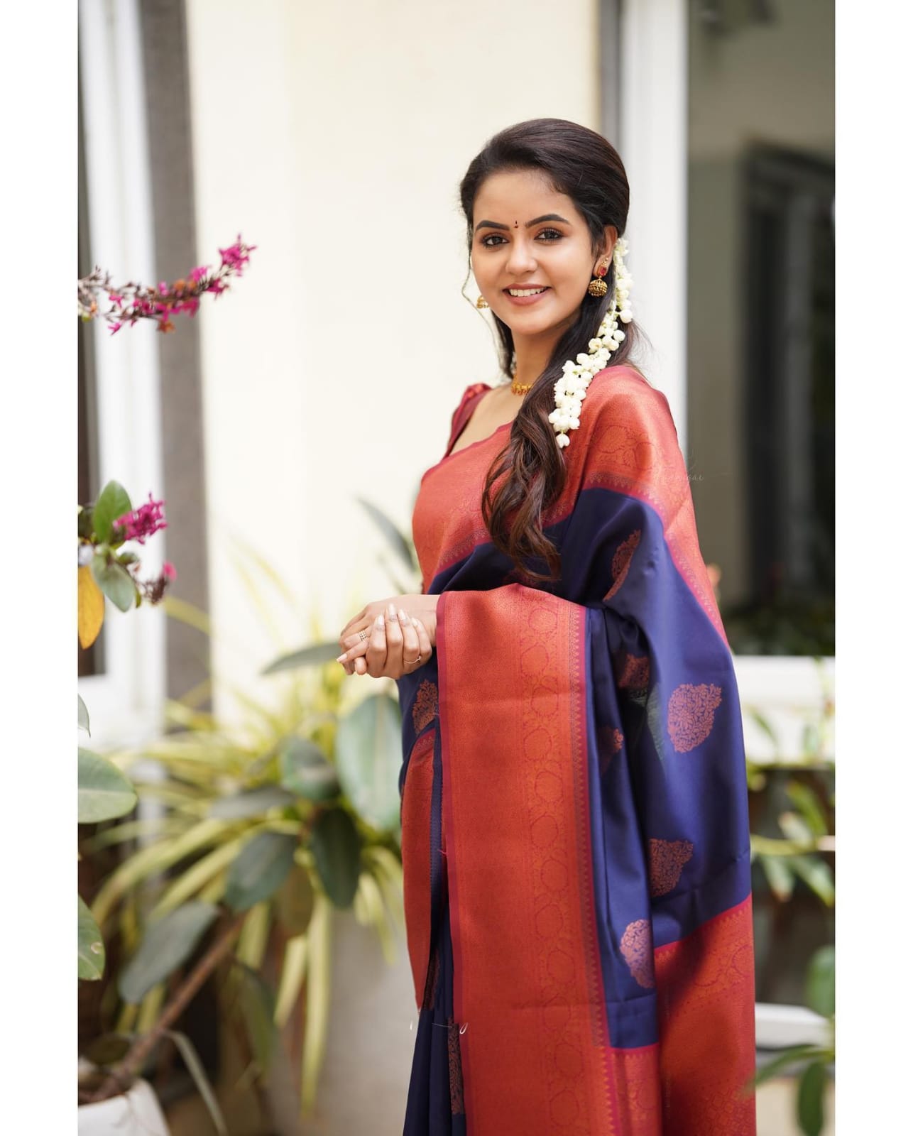 Smashing Navy Blue Soft Silk Saree With Embrocation Blouse Piece