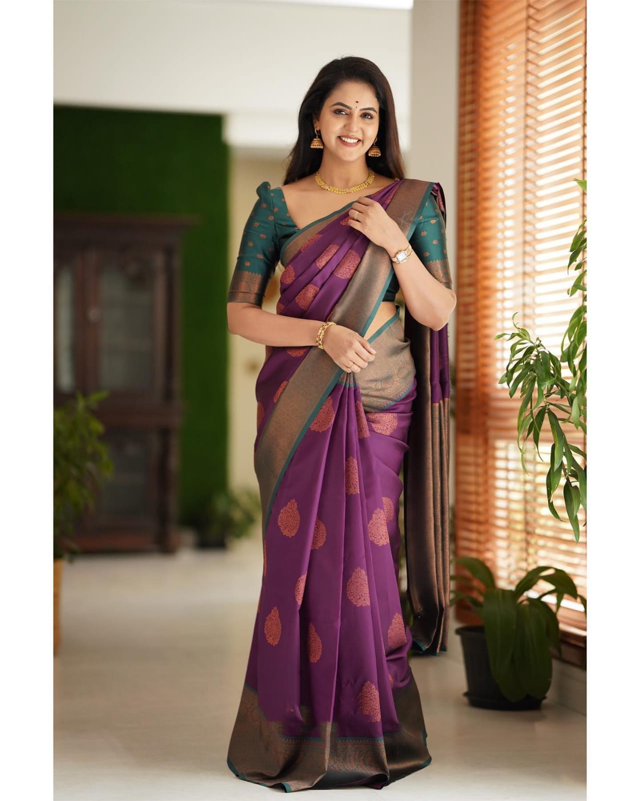 Rhapsodic Purple Soft Silk Saree With Incomparable Blouse Piece