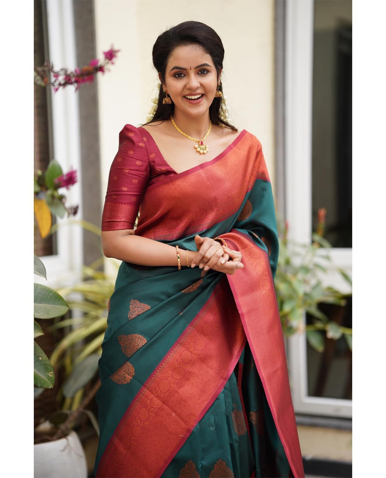 Opulent Rama Soft Silk Saree With Outstanding Blouse Piece